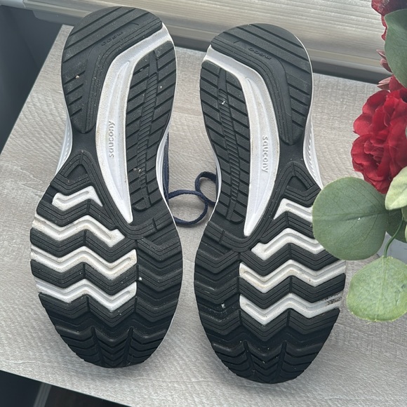 Saucony sneakers - Picture 2 of 5